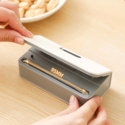 1PC Mini Plastic Bag Sealer Heat Bag Sealing Machine Handheld Rechargeable Food Packaging Thermal Sealer for Kitchen Use Storage